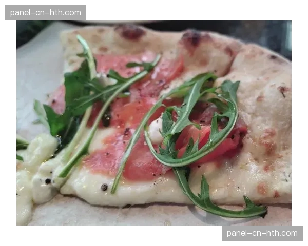 花絮：费城人队主场推出新款芝士牛排口味披萨，引发美食博主评测热潮